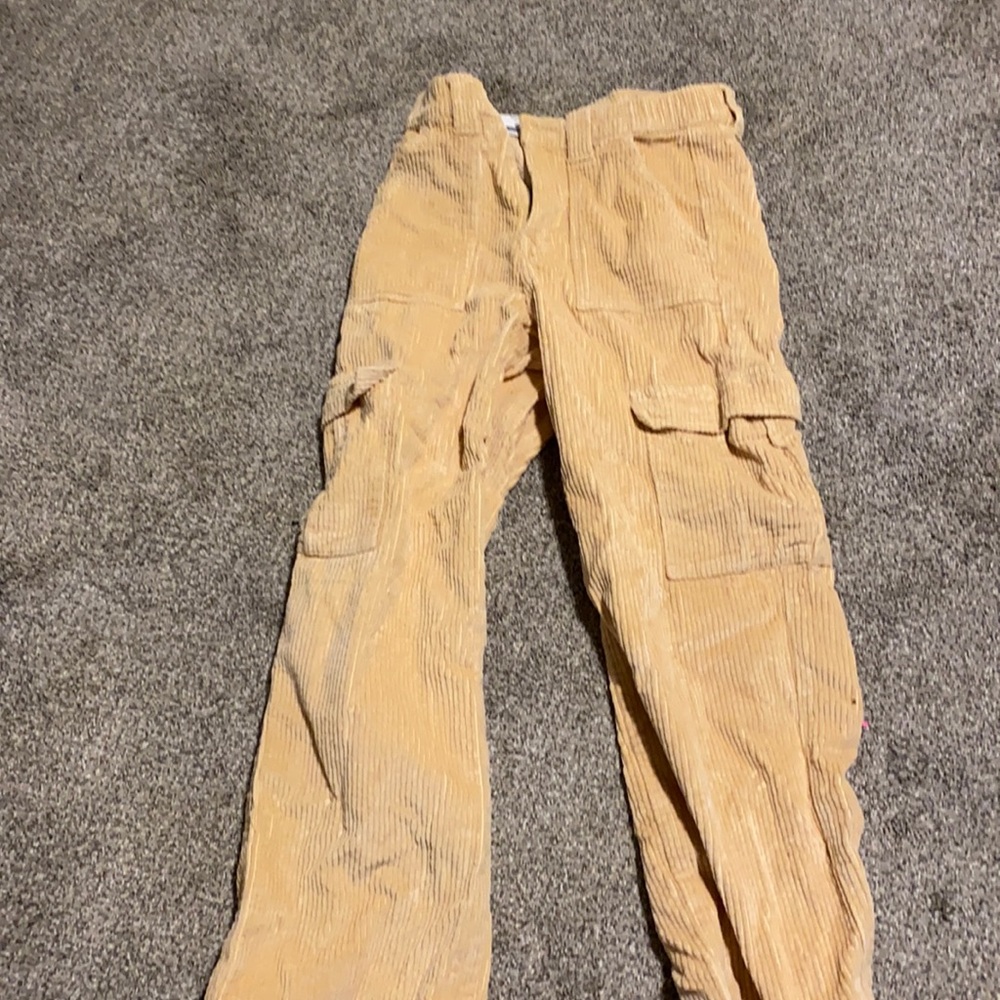 These are cute skater style straight leg pants from rue21, cream color, size M